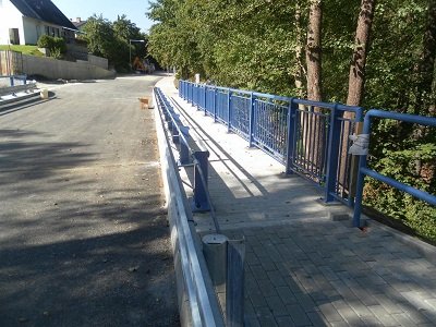 chodnik-u-mostu-2020