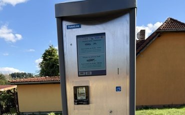 Nový platební terminál na parkovišti v Hamrech